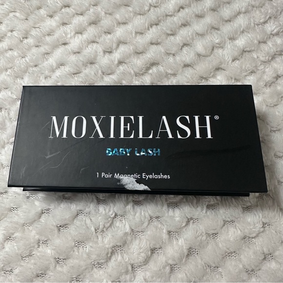 Moxielash Magnetic Lashes in Baby Lash - Picture 2 of 2